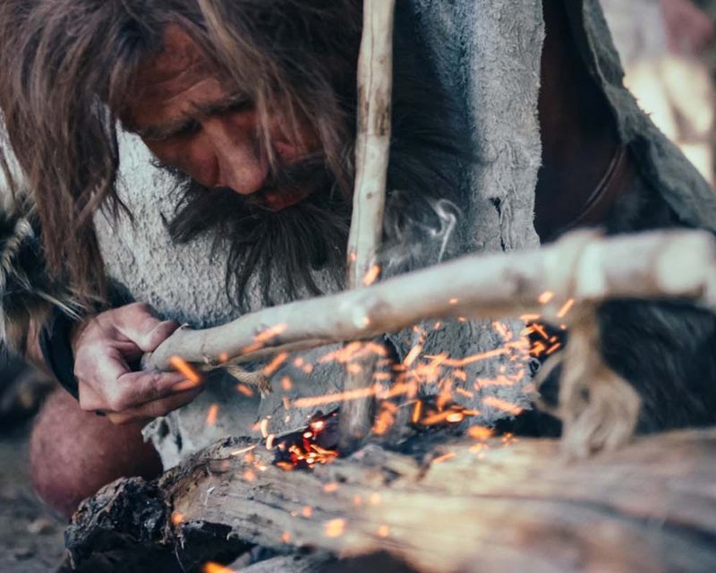 El fuego probablemente se convirtió en una herramienta en algún momento durante la Edad de Piedra